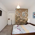 Auberge de jeunesse Melas B2 *