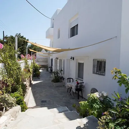 Melas B2 Hostel *