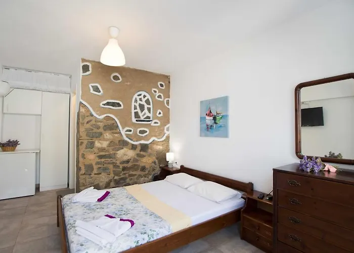 Melas B2 * Parikia (Paros)